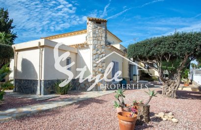 Продается просторная вилла с 4 спальнями в Альгорфе, Коста Бланка, Испания. ID1929