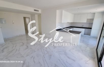 Buy top floor penthouse in Villamartín golf, Costa Blanca. ID 6314