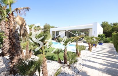 Buy luxury villa with garden and pool, in Las Colinas Golf & Country Club, Villamartín, Orihuela Costa. id 6319