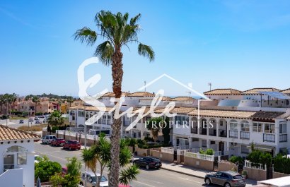 For sale charming townhouse with parking in La Cinuelica, Punta Prima, Orihuela Costa. ID1970