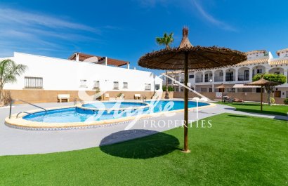 For sale charming townhouse with parking in La Cinuelica, Punta Prima, Orihuela Costa. ID1970