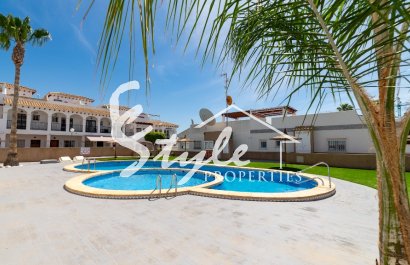 For sale charming townhouse with parking in La Cinuelica, Punta Prima, Orihuela Costa. ID1970