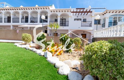 For sale charming townhouse with parking in La Cinuelica, Punta Prima, Orihuela Costa. ID1970