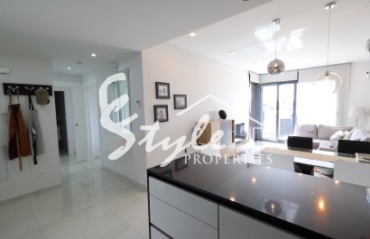 Comprar apartamento con piscina cerca del mar y playas en Amanecer III, Orihuela Costa. ID: 6327