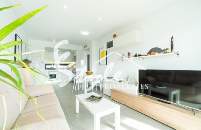 Comprar apartamento con piscina en Villamartin cerca del golf. ID 6332