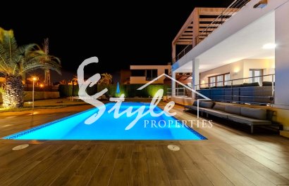 Resale - Villa - Cabo Roig