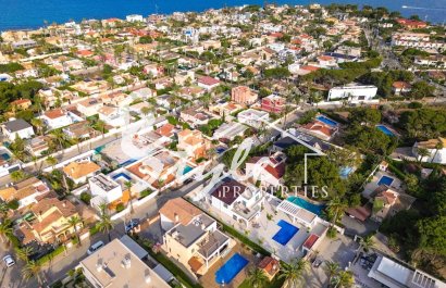 Resale - Villa - Cabo Roig