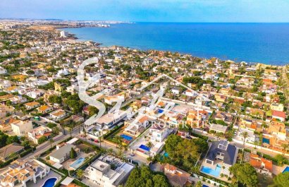 Resale - Villa - Cabo Roig