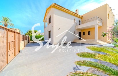 Resale - Villa - Cabo Roig