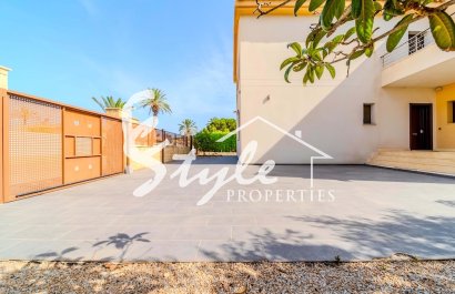 Resale - Villa - Cabo Roig