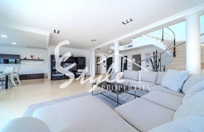 Resale - Villa - Cabo Roig