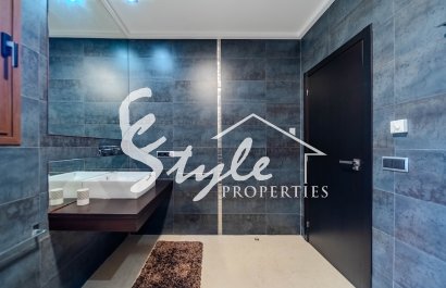 Resale - Villa - Cabo Roig