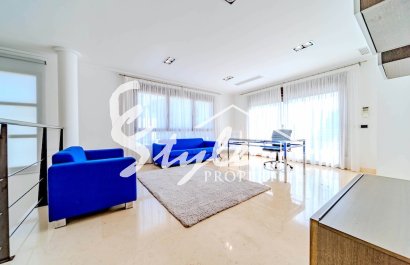 Resale - Villa - Cabo Roig