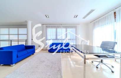 Resale - Villa - Cabo Roig