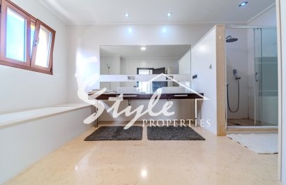Resale - Villa - Cabo Roig