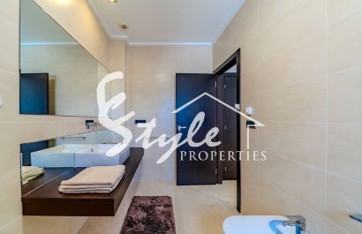 Resale - Villa - Cabo Roig