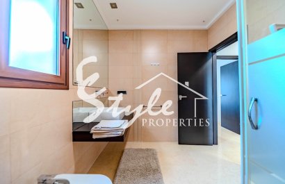 Resale - Villa - Cabo Roig