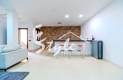 Resale - Villa - Cabo Roig