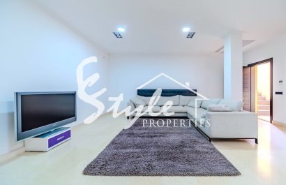 Resale - Villa - Cabo Roig