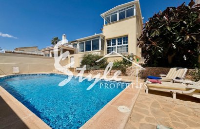 Resale - Villa - Villamartin