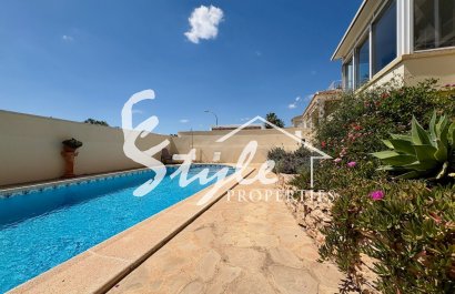 Resale - Villa - Villamartin