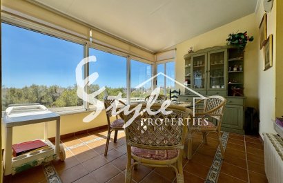 Buy independent chalet with pool and garden in Villamartin close to golf course. ID 6339