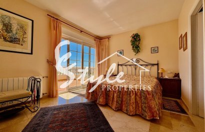 Resale - Villa - Villamartin