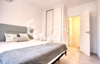 Купить полу-отдельный дом с садом и бассейном в Торревьехе. ID 6342