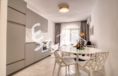 Купить полу-отдельный дом с садом и бассейном в Торревьехе. ID 6342