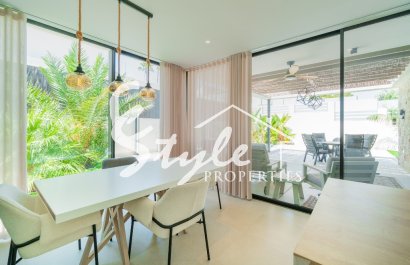 Продается новая вилла в Лос Балконес, Торревьеха, Коста Бланка, Испания. ID2832