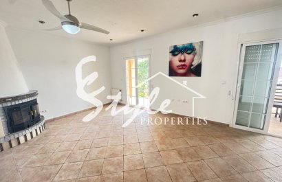 продается дом с бассейном в Сан Мигель де Салинас, Аликанте, Коста Бланка, Испания. ID1934