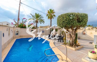 Дом на продажу у моря в Плая Фламенка, Ориуэла Коста, Коста Бланка, Испания. ID1951