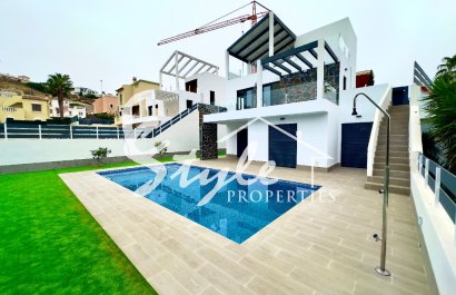 For sale last detached villa in front of La Marquesa golf camp in Cuidad Quesada, Costa Blanca, Spain. ID ON2100