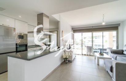 Comprar apartamento con piscina en Villamartin cerca del golf. ID 6352