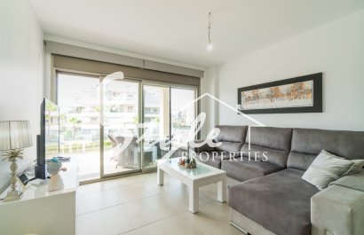 Comprar apartamento con piscina en Villamartin cerca del golf. ID 6352