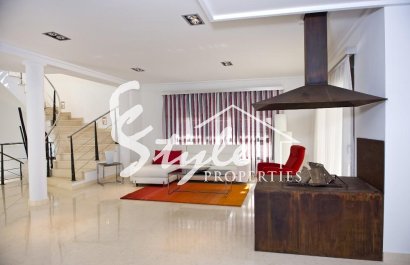 Resale - Villa - Cabo Roig