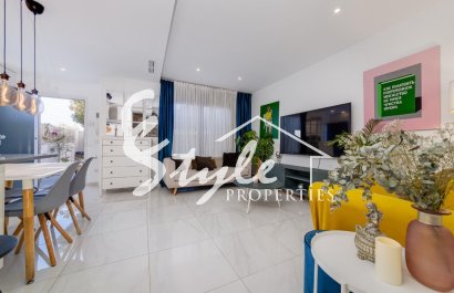 продается новый современный дом с 3 спальнями в Вилламартине, Ориуэла Коста , Коста Бланка, Испания. ID2683