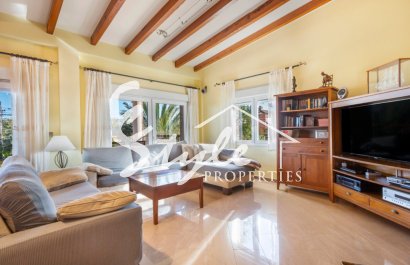 ​Продаётся вилла с 5 спальнями и огромным гаражом в Лос-Альтос, Ориуэла-Коста., Коста Бланка, Испания. ID2689