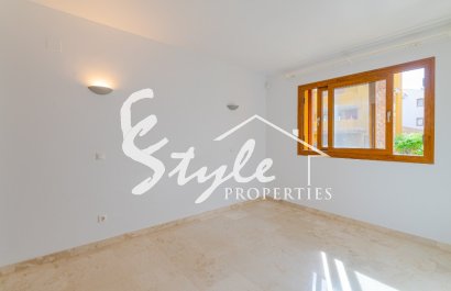 Продаётся квартира с окнами на юг и видом на бассейн в Ла Реколета, Пунта Прима, Коста Бланка. ID3044