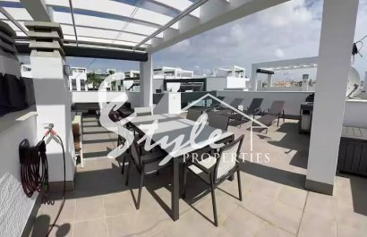 Top floor apartment for sale in ¨Oasis Beach¨,Punta Prima, Orihuela Costa,  Alicante,Costa Blanca, Spain. ID2596