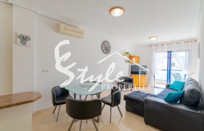 Se vende apartamento de 2 dormitorios con vistas al mar en La Zenia, Costa Blanca, España. ID2878