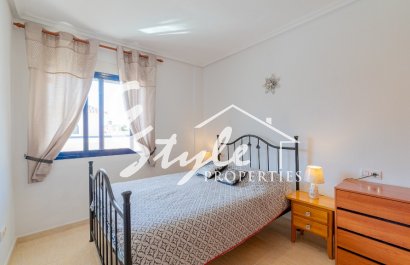 Se vende apartamento de 2 dormitorios con vistas al mar en La Zenia, Costa Blanca, España. ID2878