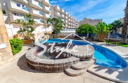 Se vende apartamento de 2 dormitorios con vistas al mar en La Zenia, Costa Blanca, España. ID2878