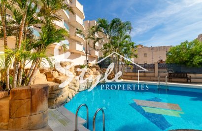 Se vende apartamento de 2 dormitorios con vistas al mar en La Zenia, Costa Blanca, España. ID2878