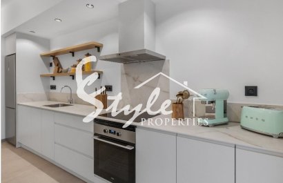 Новые квартиры на первом этаже на продажу недалеко от моря в Торревьехе, Коста Бланка, Испания, ON1901