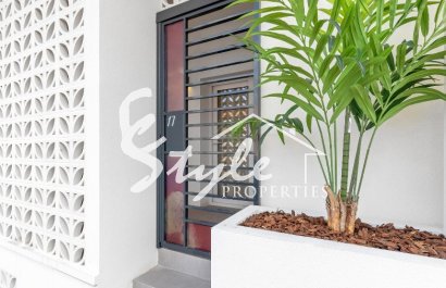 Новые квартиры на первом этаже на продажу недалеко от моря в Торревьехе, Коста Бланка, Испания, ON1901