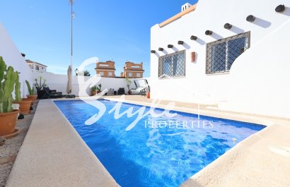 Купить семейный таунхаус с видом на море недалеко от пляжа в Lomas de Campoamor. ID ST-6357