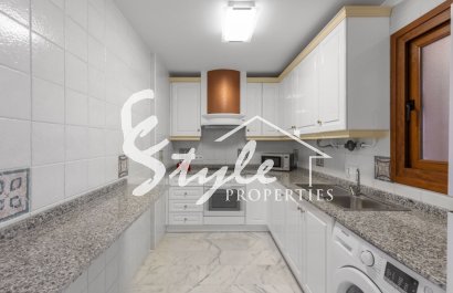 Resale - Apartment - Orihuela Costa  - Villamartin