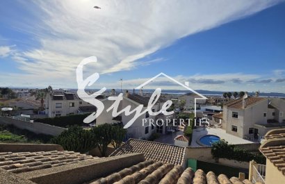 Se vende casa de 3 dormitorios y 2 baños con parcela en Aguas Nuevas, Torrevieja, Costa Blanca. ID1213