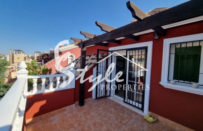 Se vende chalet de 3 habitaciones en Las Filipinas, Villamartín, Orihuela Costa, Costa Blanca. ID 2551